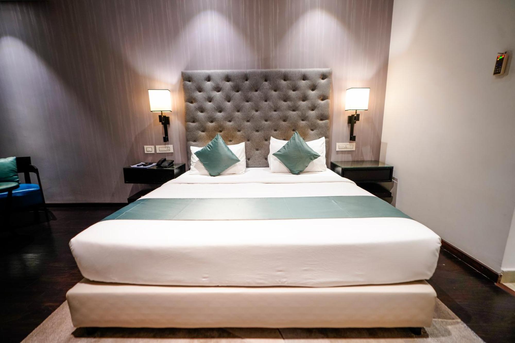 Hotel Deccan Serai, Hitec City, Hyderabad Esterno foto