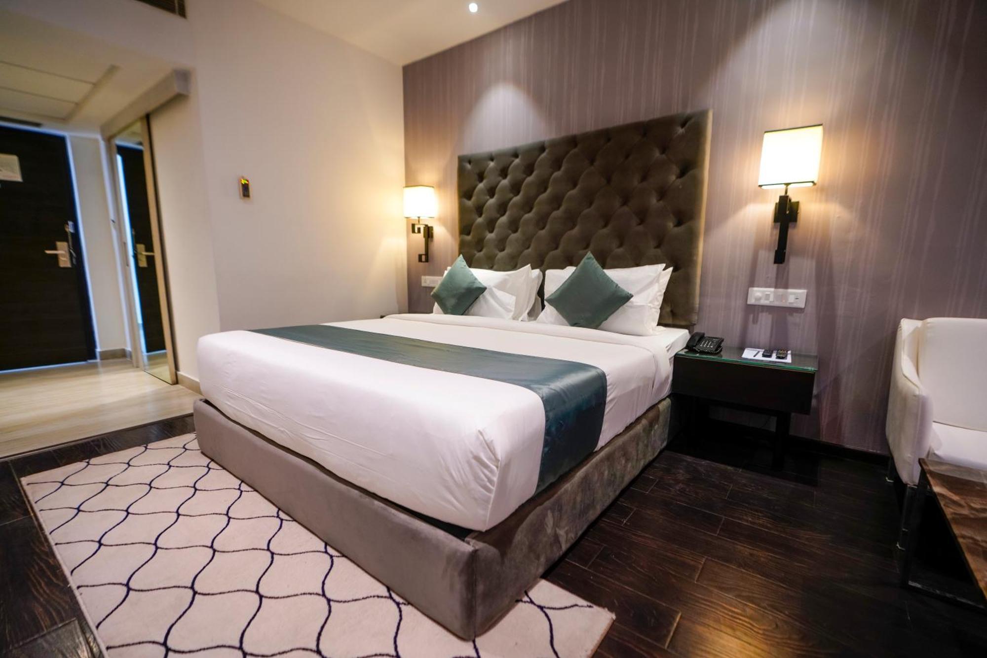 Hotel Deccan Serai, Hitec City, Hyderabad Esterno foto
