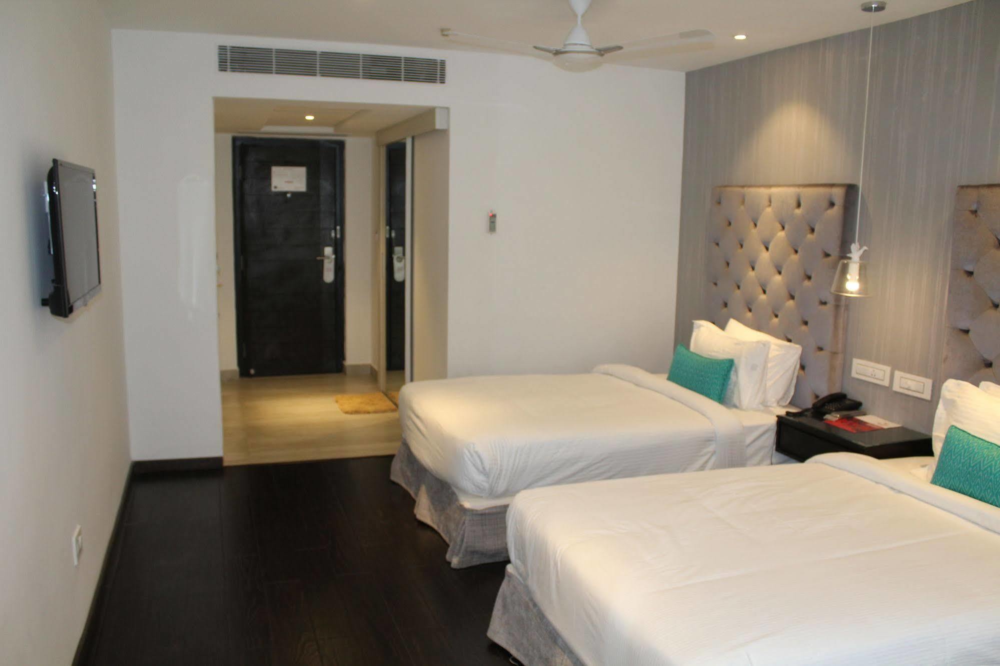 Hotel Deccan Serai, Hitec City, Hyderabad Esterno foto