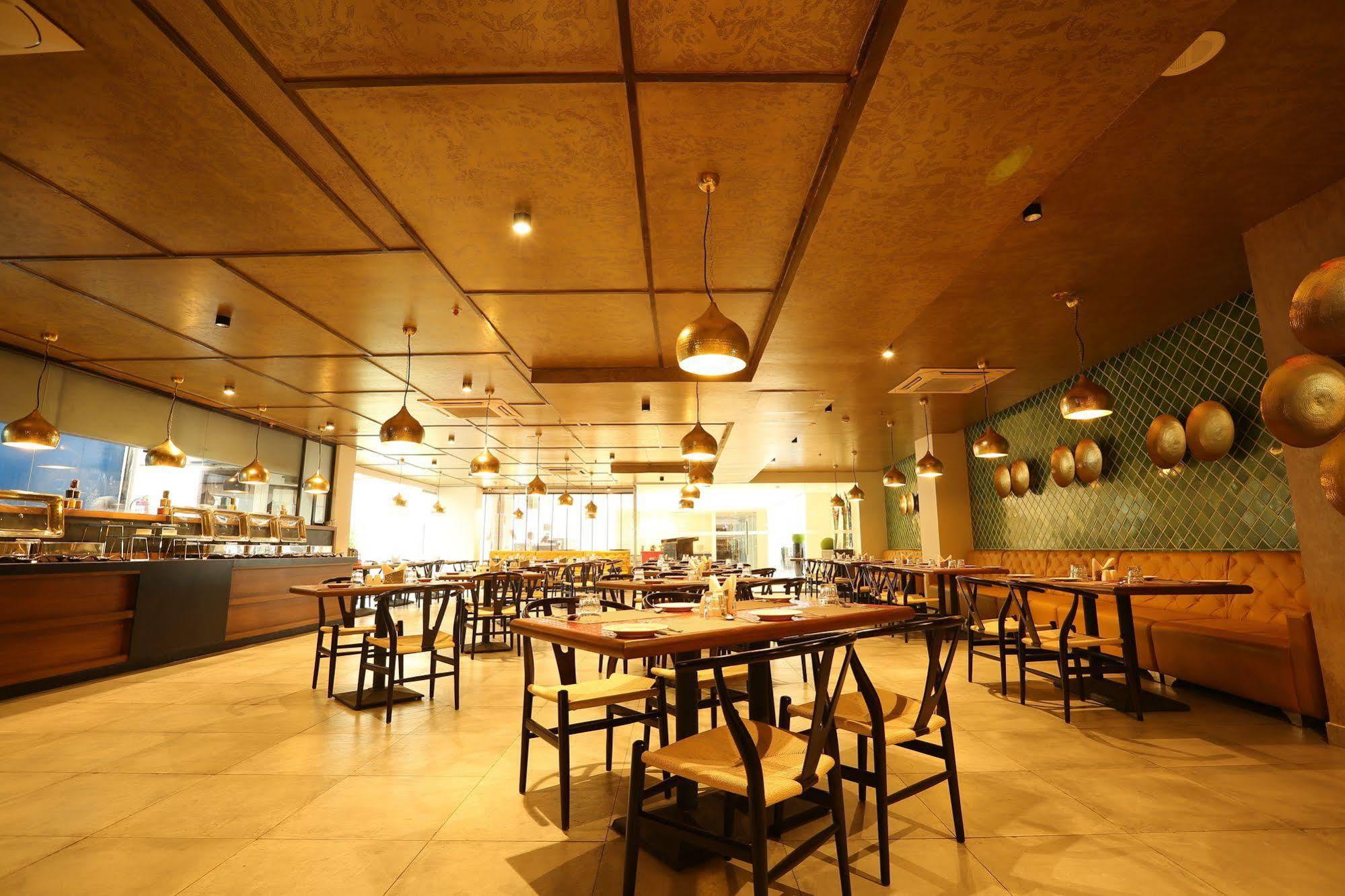 Hotel Deccan Serai, Hitec City, Hyderabad Esterno foto